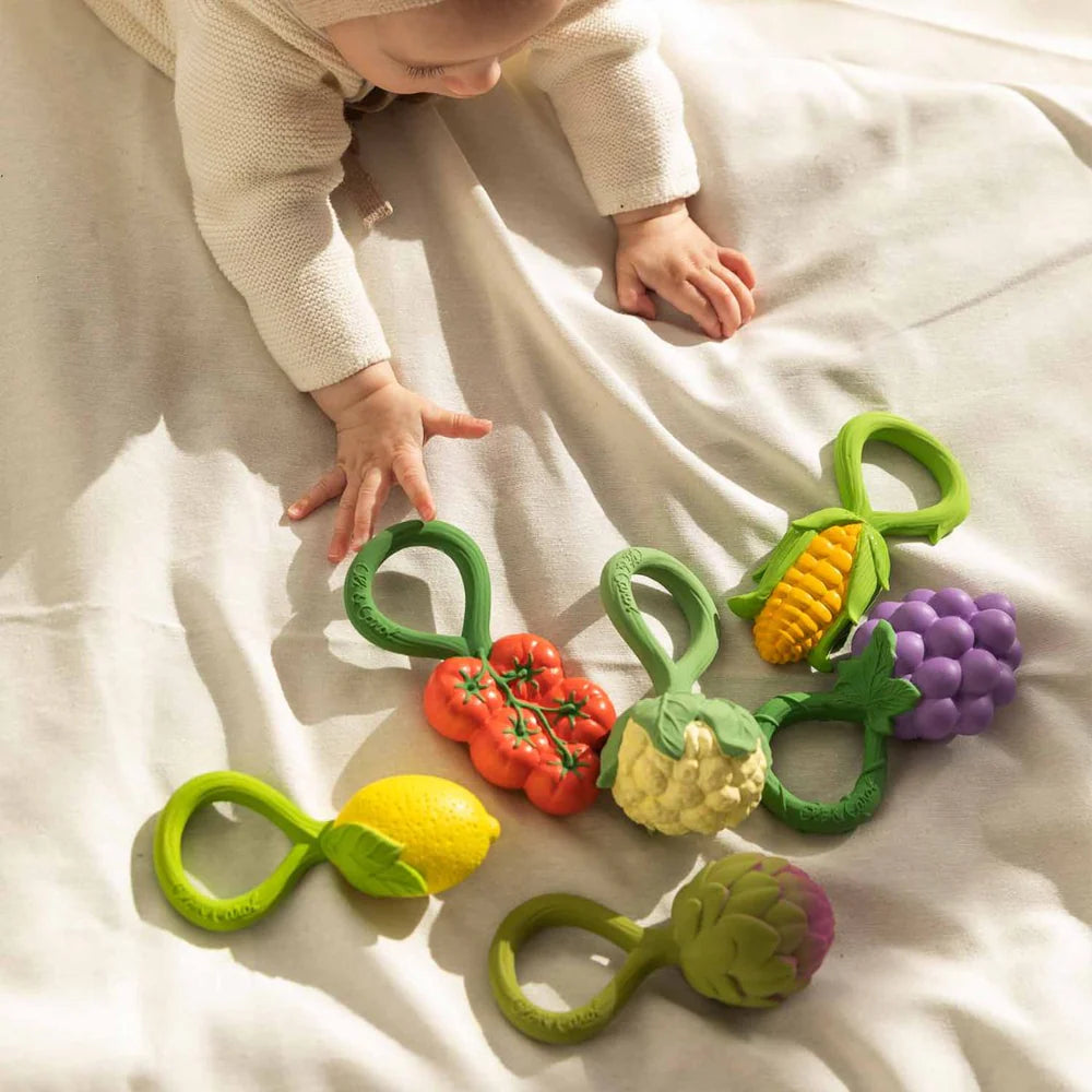 Oli&Carol Artichoke Rattle Toy